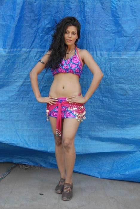 tollywood item girl jyothi raana from the backdrop of shooting spot hot photoshoot